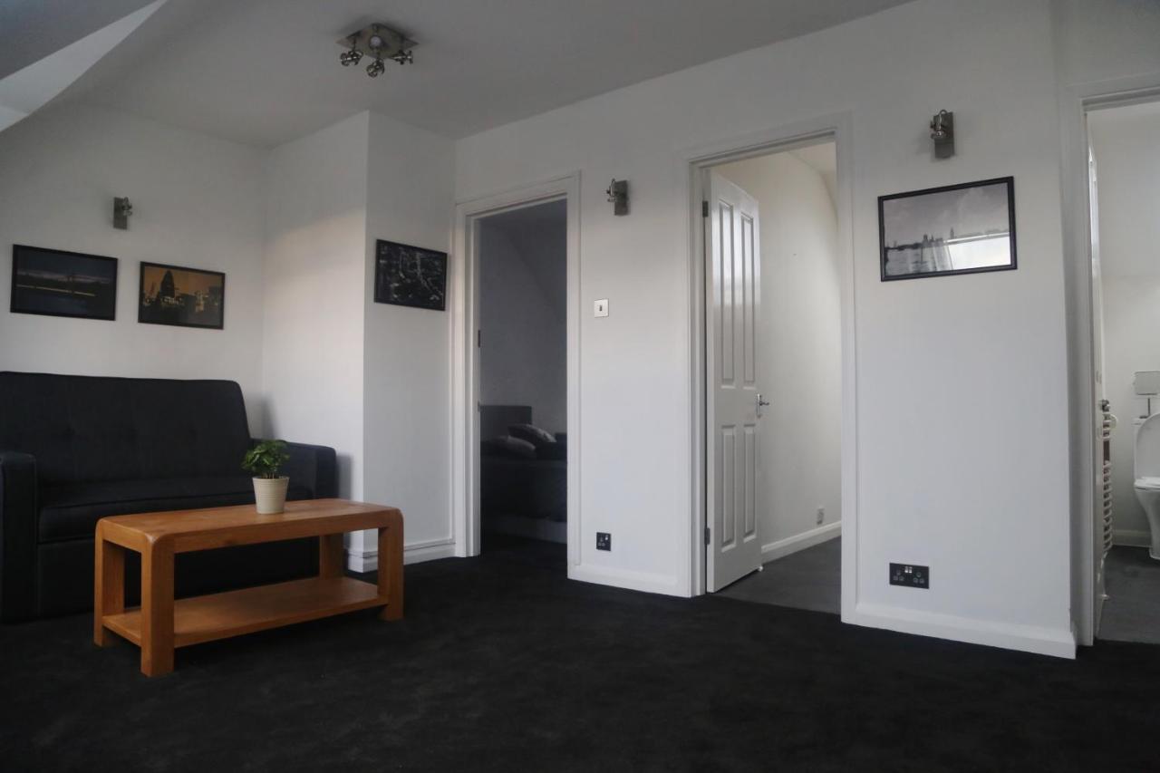 One-Bedroom Flat In Cheam Village Εξωτερικό φωτογραφία