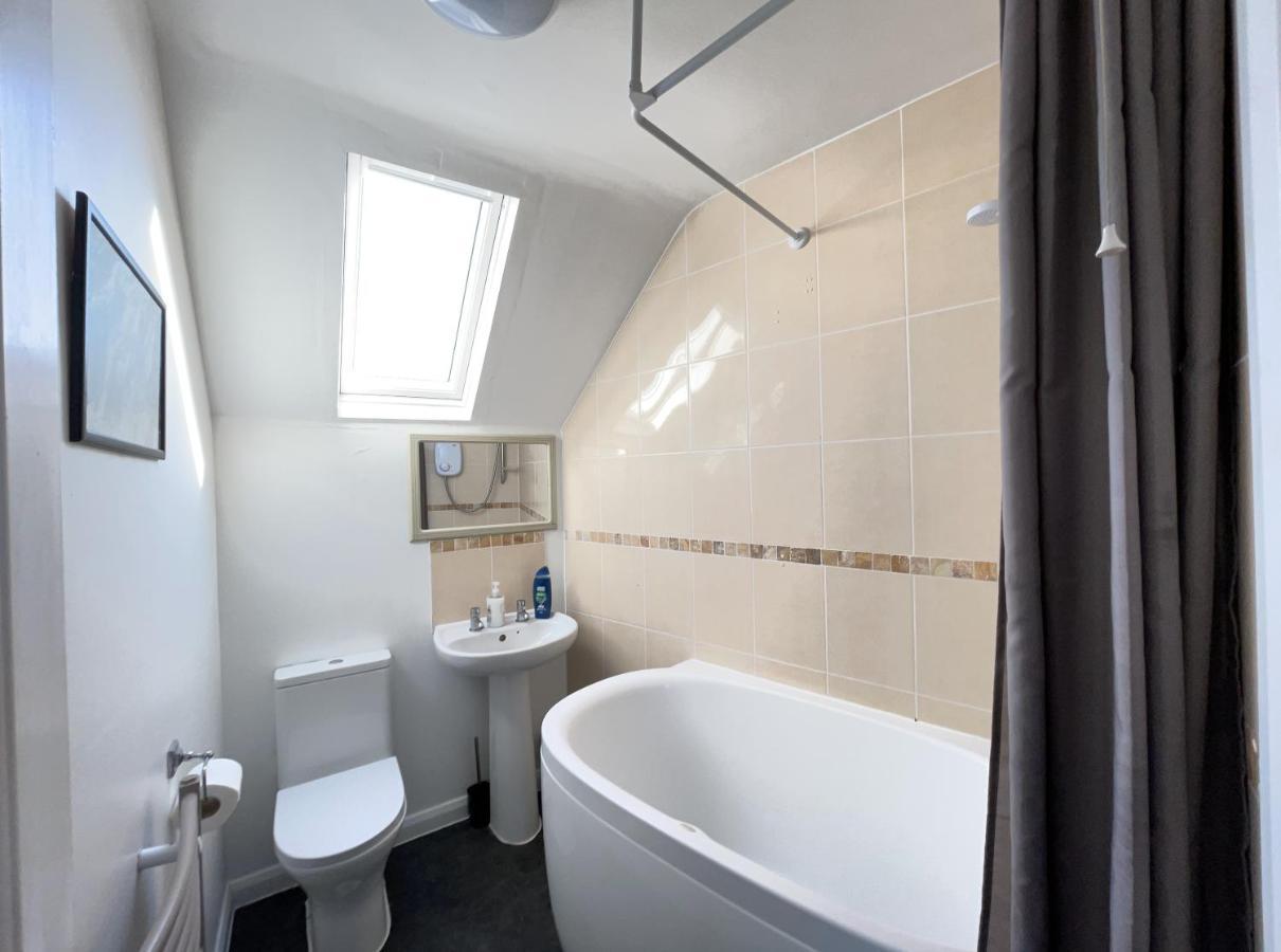 One-Bedroom Flat In Cheam Village Εξωτερικό φωτογραφία