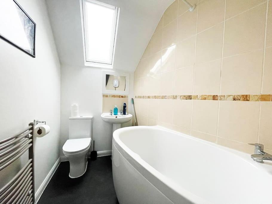 One-Bedroom Flat In Cheam Village Εξωτερικό φωτογραφία